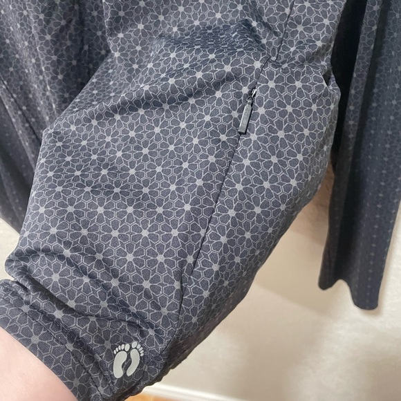 Hang Ten Flower Pattern Long Sleeve Sun Tee with Zipper Pocket Women size XL NWT - Picture 3 of 5